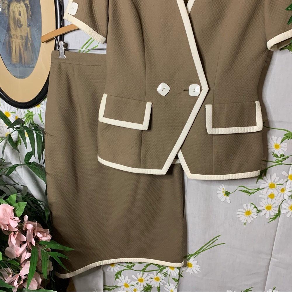 Vintage 80s Oscar de la Renta brown white color block quilted skirt suit set - Picture 8 of 12